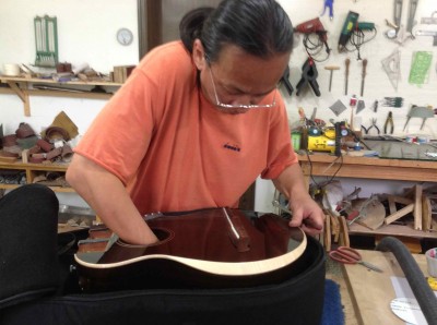 33. Mr. Xi fixes Harp Guitar