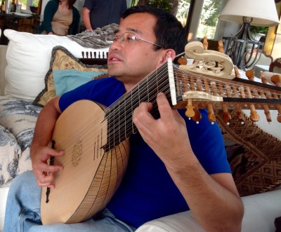 Hideki tries out ken's lute